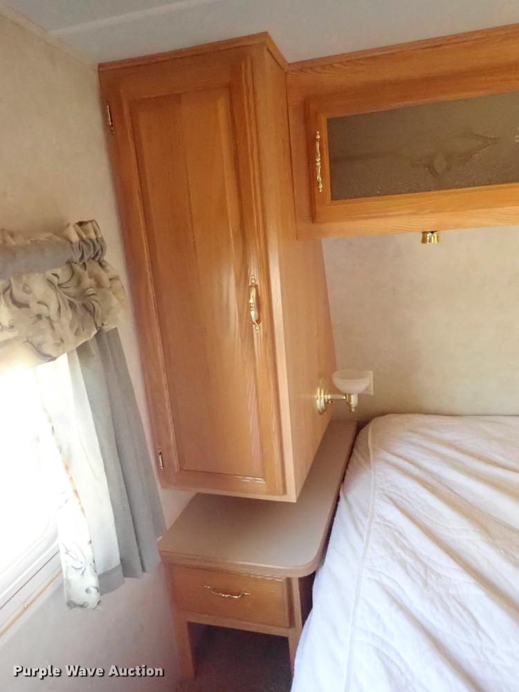 image for item DF8852 2005 Cross Roads Cruiser camper