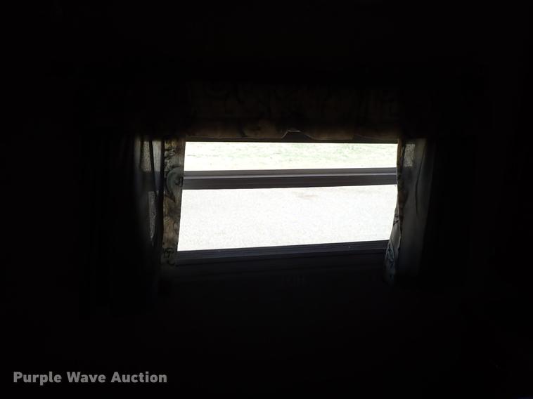 image for item DF8852 2005 Cross Roads Cruiser camper