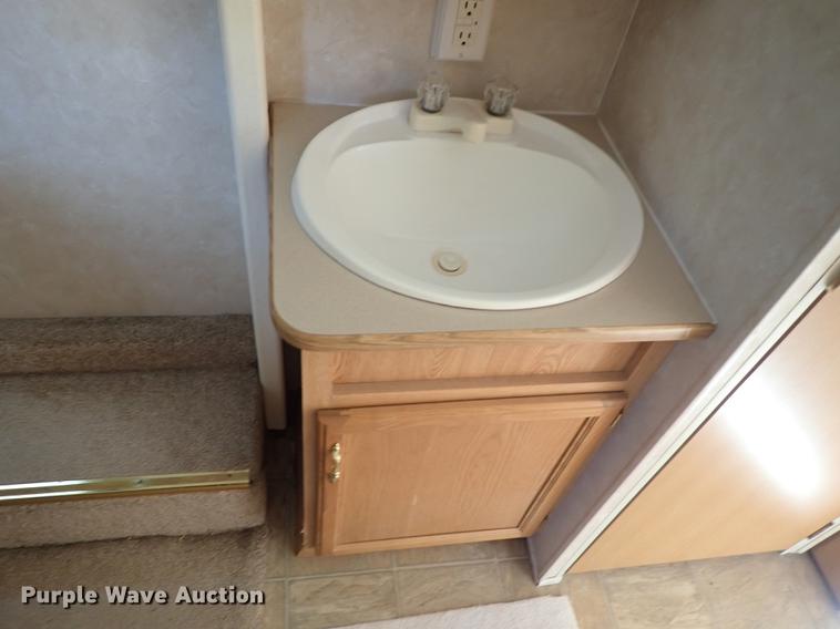 image for item DF8852 2005 Cross Roads Cruiser camper