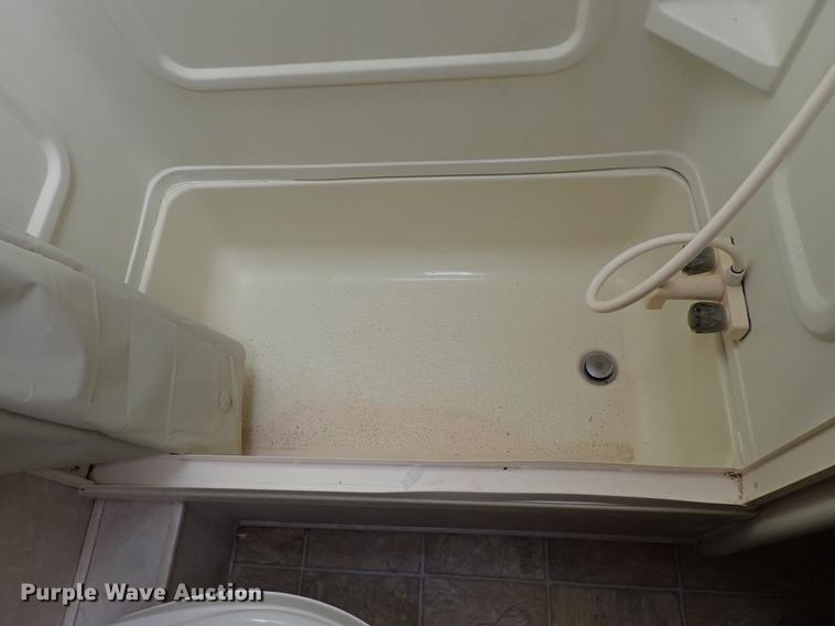 image for item DF8852 2005 Cross Roads Cruiser camper