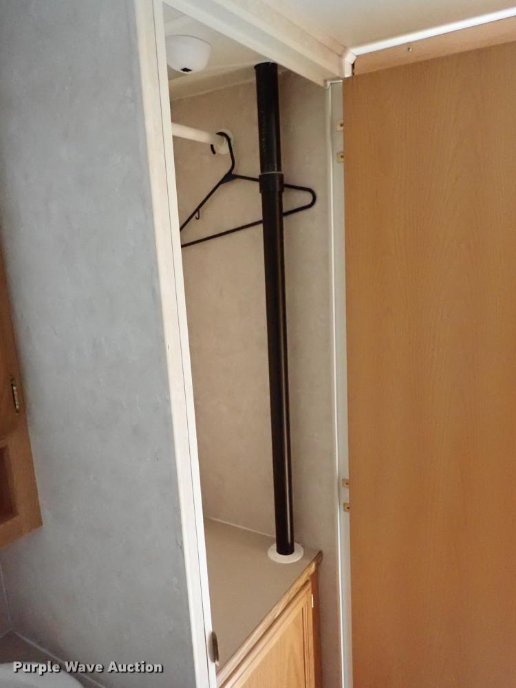 image for item DF8852 2005 Cross Roads Cruiser camper