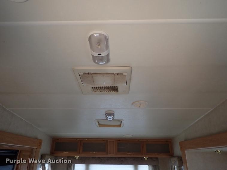 image for item DF8852 2005 Cross Roads Cruiser camper