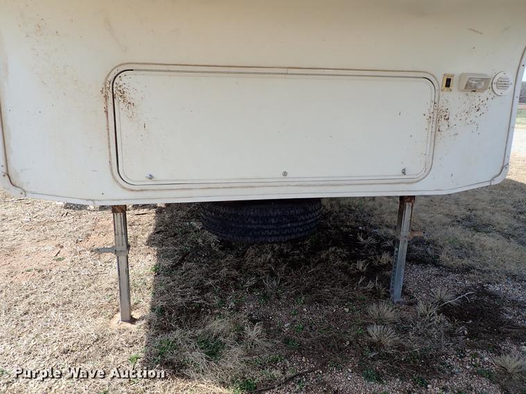 image for item DF8852 2005 Cross Roads Cruiser camper