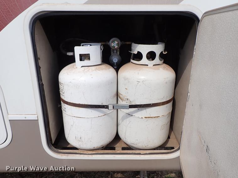 image for item DF8852 2005 Cross Roads Cruiser camper