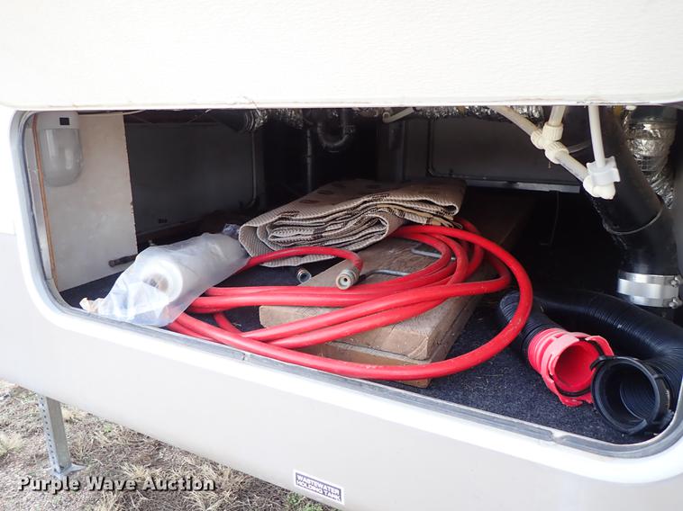 image for item DF8852 2005 Cross Roads Cruiser camper