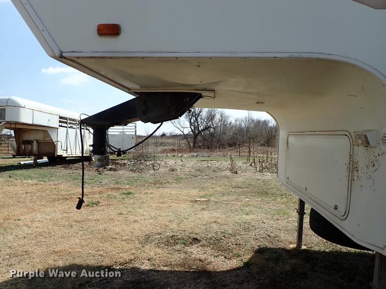 image for item DF8852 2005 Cross Roads Cruiser camper