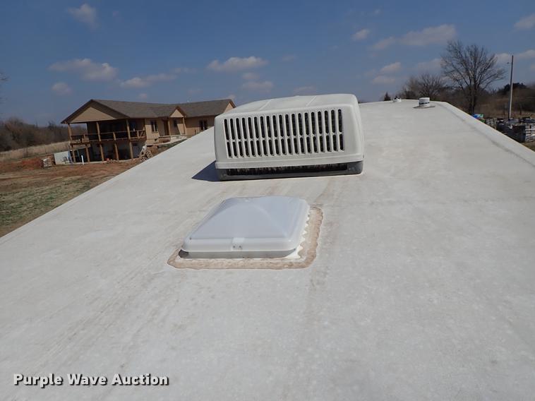 image for item DF8852 2005 Cross Roads Cruiser camper