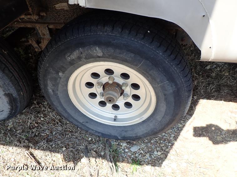 image for item DF8852 2005 Cross Roads Cruiser camper