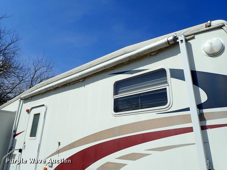 image for item DF8852 2005 Cross Roads Cruiser camper