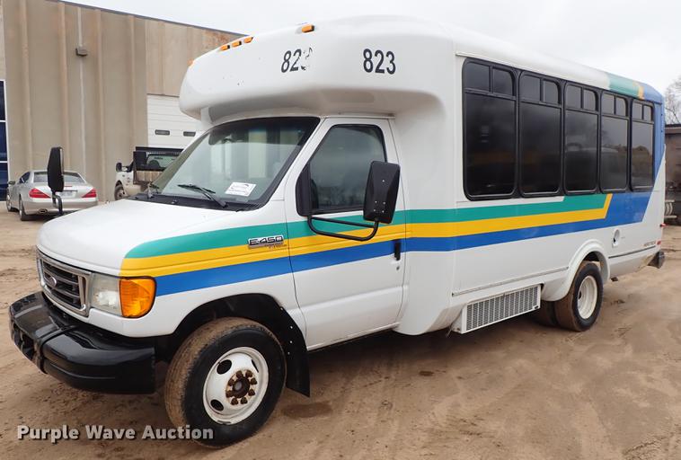 image for item DF8854 2007 Ford Econoline E450 shuttle bus
