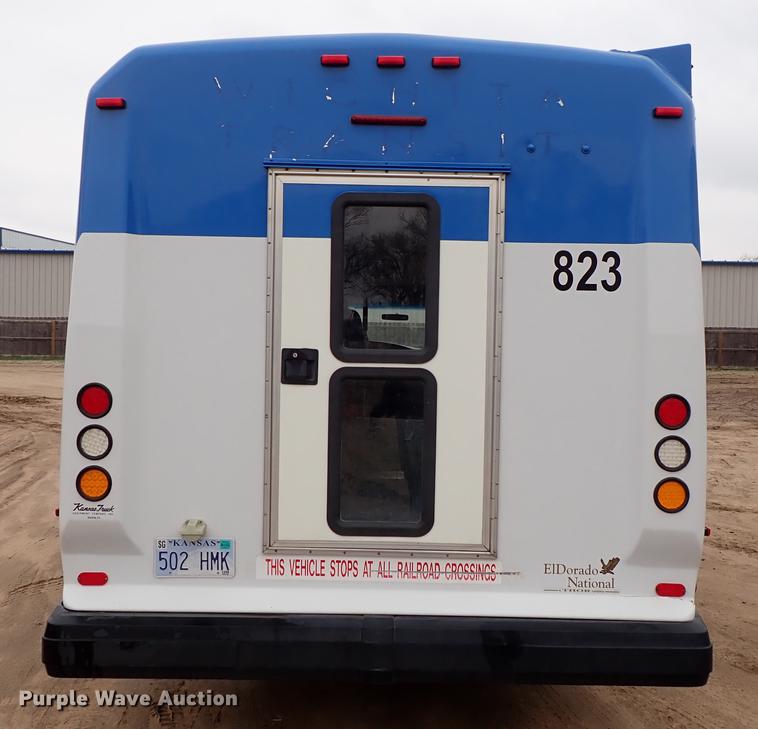 image for item DF8854 2007 Ford Econoline E450 shuttle bus