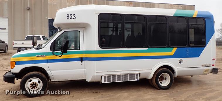 image for item DF8854 2007 Ford Econoline E450 shuttle bus
