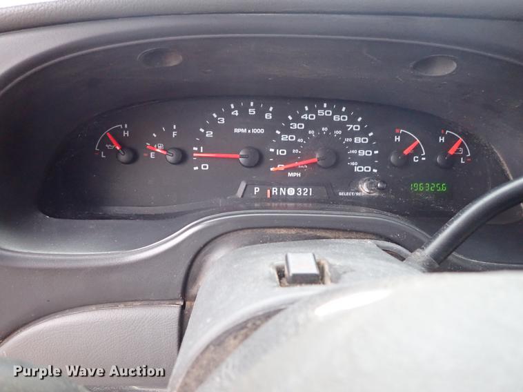 image for item DF8854 2007 Ford Econoline E450 shuttle bus