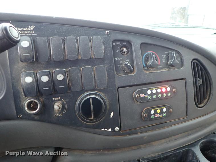 image for item DF8854 2007 Ford Econoline E450 shuttle bus