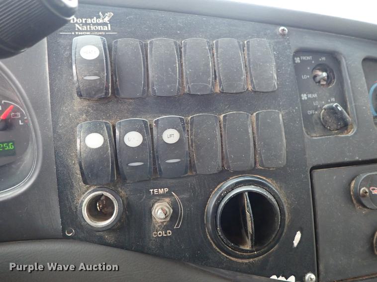 image for item DF8854 2007 Ford Econoline E450 shuttle bus