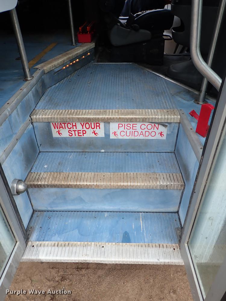 image for item DF8854 2007 Ford Econoline E450 shuttle bus