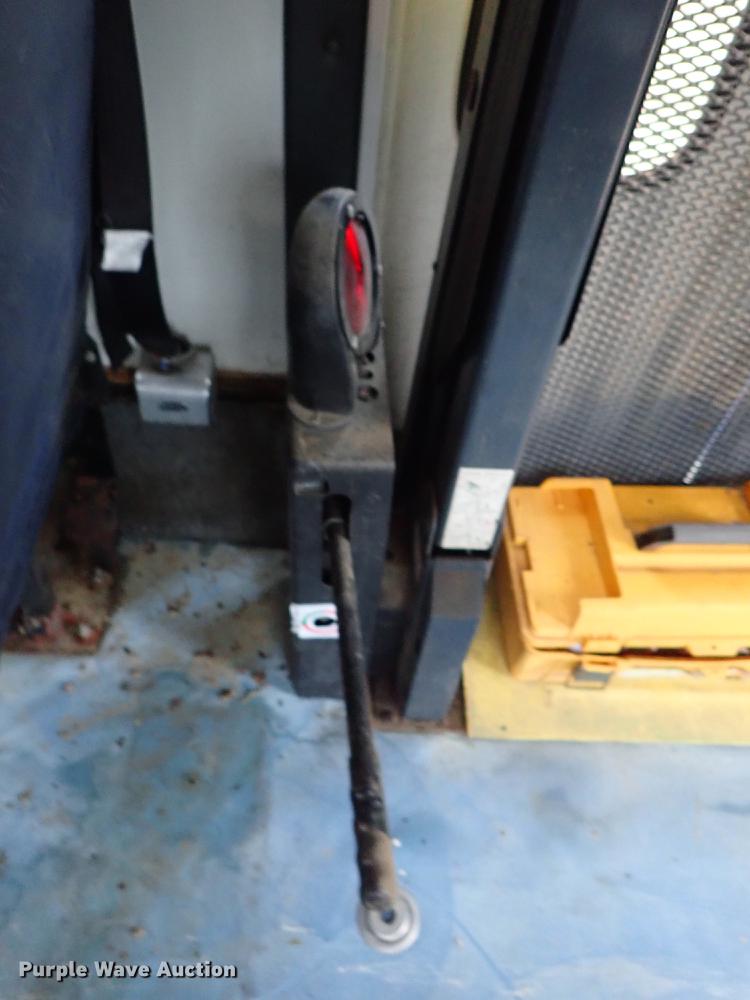 image for item DF8854 2007 Ford Econoline E450 shuttle bus