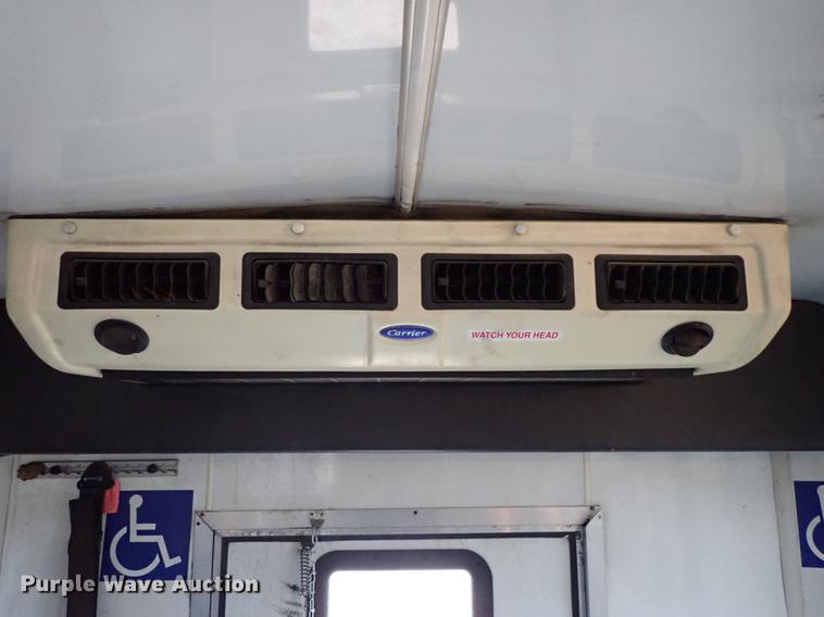 image for item DF8854 2007 Ford Econoline E450 shuttle bus