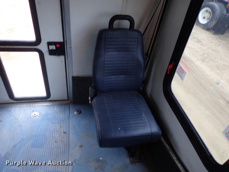 image for item DF8854 2007 Ford Econoline E450 shuttle bus