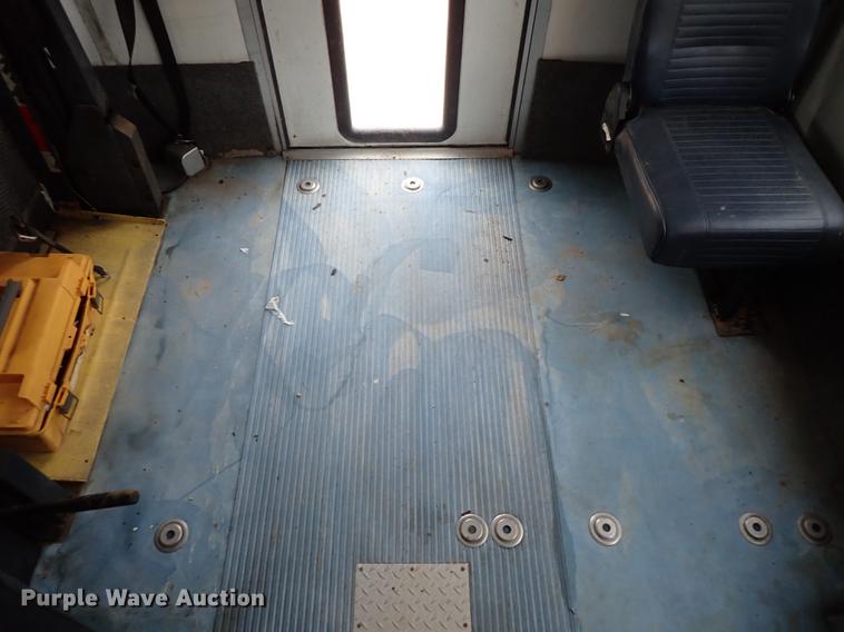 image for item DF8854 2007 Ford Econoline E450 shuttle bus