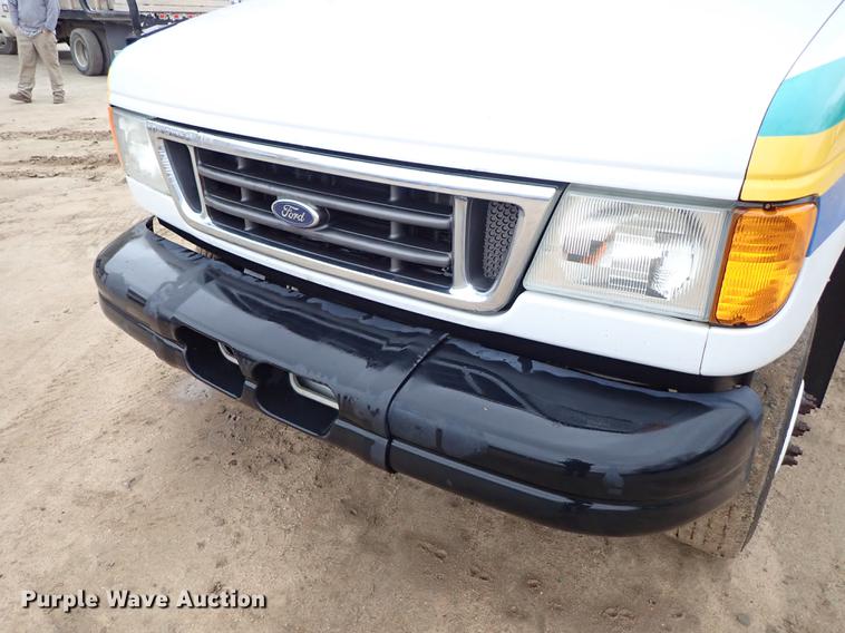 image for item DF8854 2007 Ford Econoline E450 shuttle bus