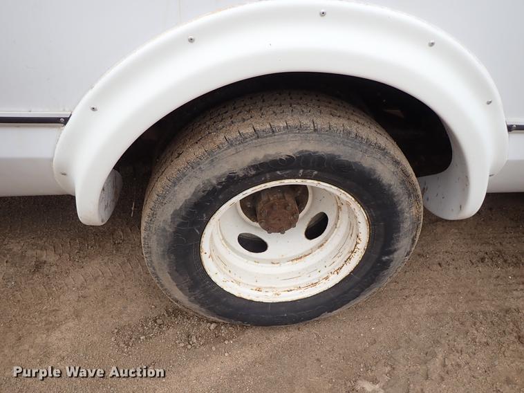 image for item DF8854 2007 Ford Econoline E450 shuttle bus