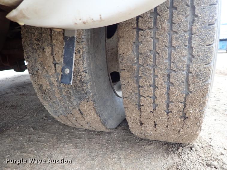 image for item DF8854 2007 Ford Econoline E450 shuttle bus