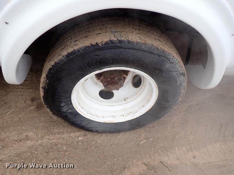 image for item DF8854 2007 Ford Econoline E450 shuttle bus