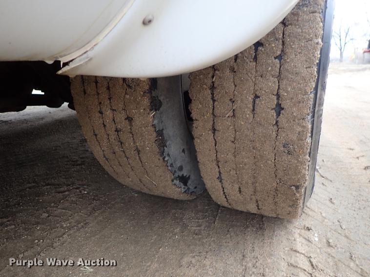 image for item DF8854 2007 Ford Econoline E450 shuttle bus