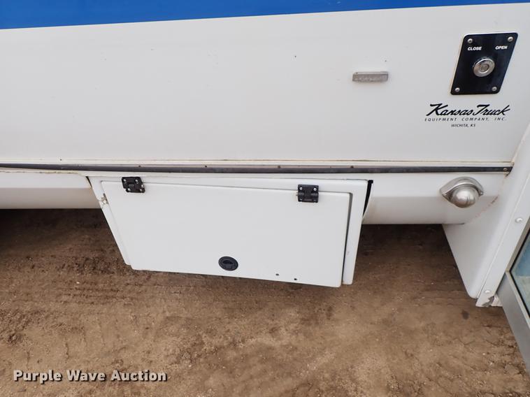 image for item DF8854 2007 Ford Econoline E450 shuttle bus