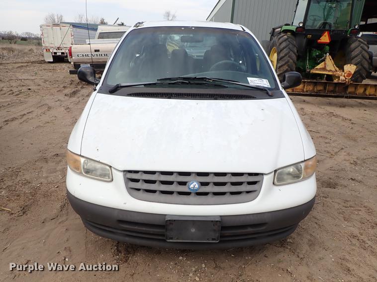 image for item DF8885 1999 Plymouth Voyager van