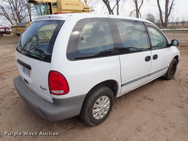 image for item DF8885 1999 Plymouth Voyager van