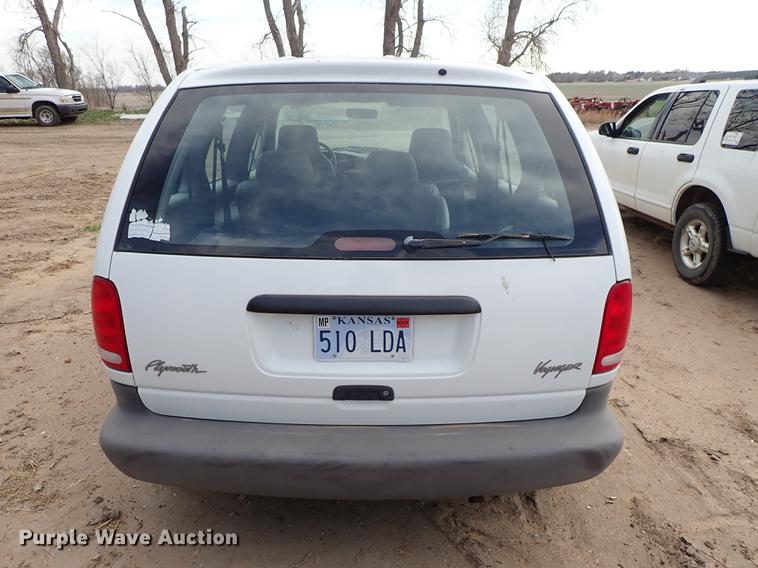 image for item DF8885 1999 Plymouth Voyager van