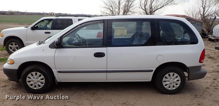 image for item DF8885 1999 Plymouth Voyager van