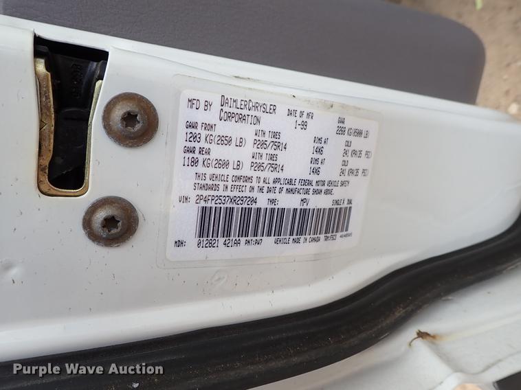 image for item DF8885 1999 Plymouth Voyager van