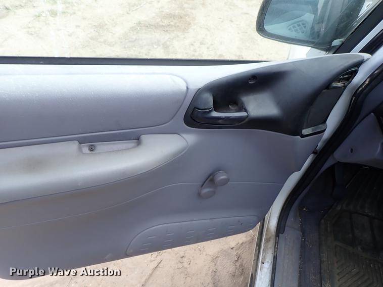 image for item DF8885 1999 Plymouth Voyager van