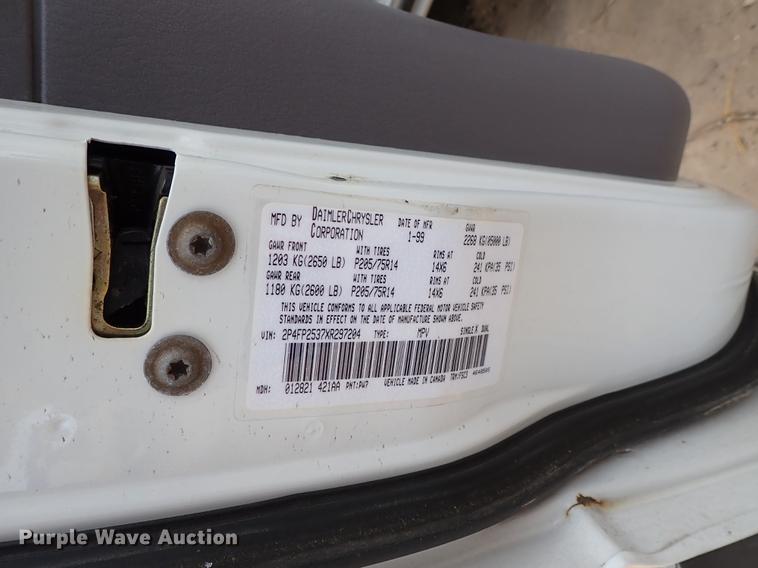 image for item DF8885 1999 Plymouth Voyager van