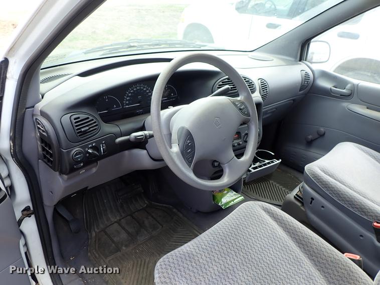 image for item DF8885 1999 Plymouth Voyager van