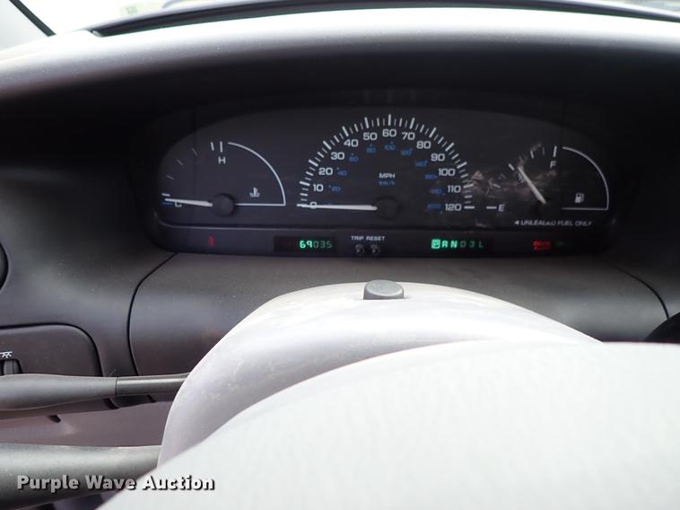 image for item DF8885 1999 Plymouth Voyager van