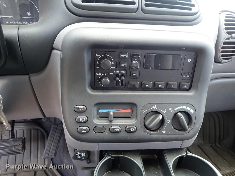 image for item DF8885 1999 Plymouth Voyager van