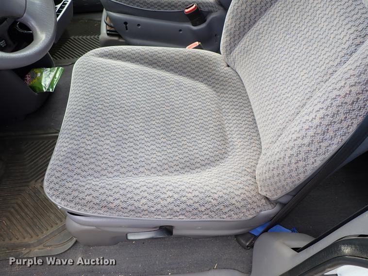 image for item DF8885 1999 Plymouth Voyager van