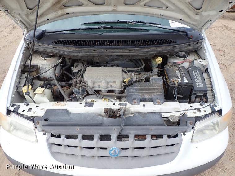 image for item DF8885 1999 Plymouth Voyager van