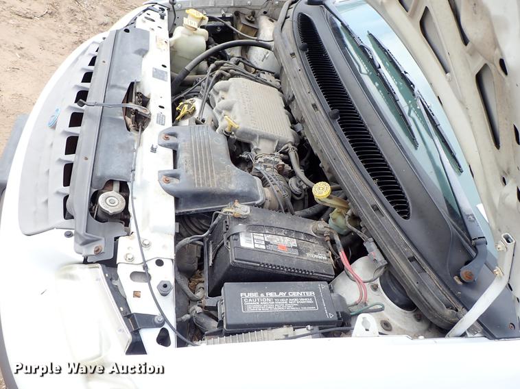 image for item DF8885 1999 Plymouth Voyager van