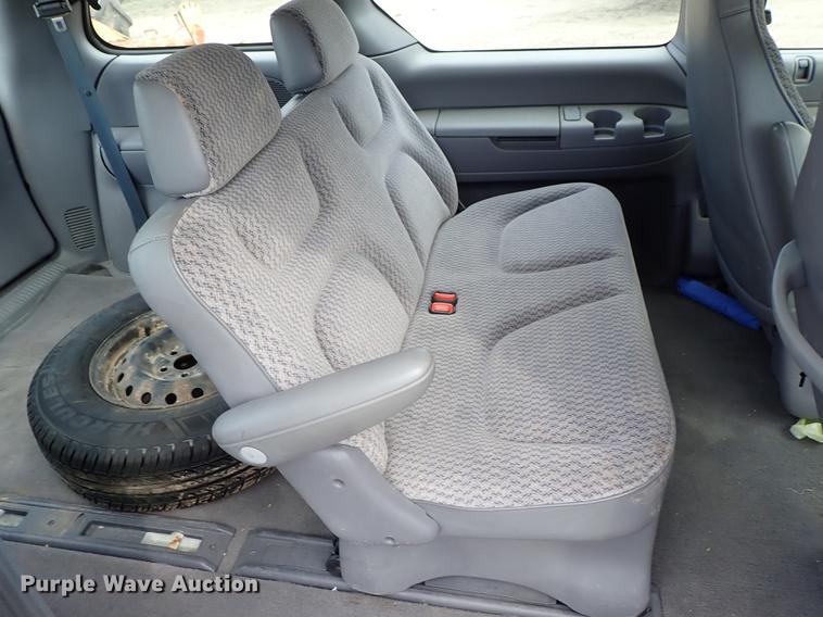image for item DF8885 1999 Plymouth Voyager van