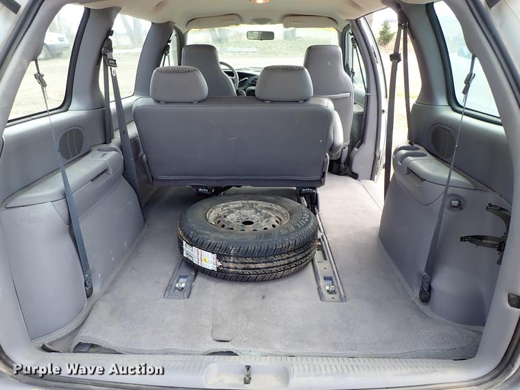 image for item DF8885 1999 Plymouth Voyager van
