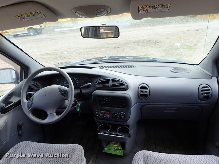image for item DF8885 1999 Plymouth Voyager van