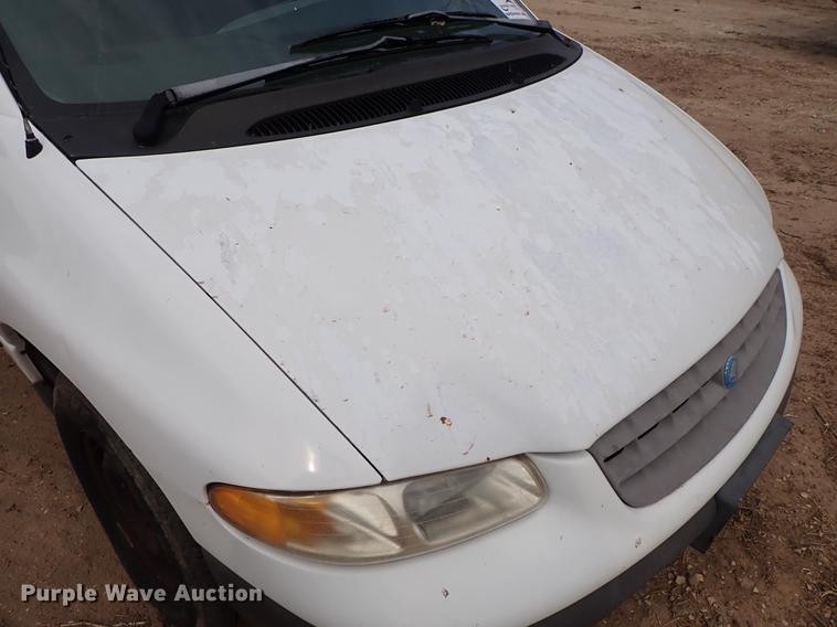 image for item DF8885 1999 Plymouth Voyager van