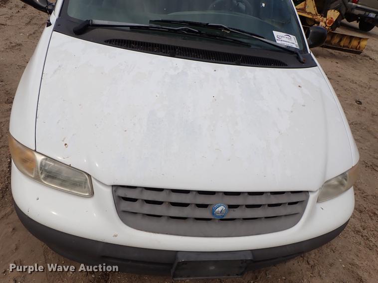 image for item DF8885 1999 Plymouth Voyager van