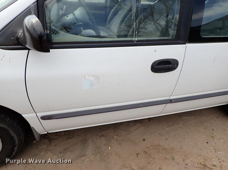 image for item DF8885 1999 Plymouth Voyager van