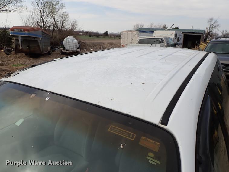 image for item DF8885 1999 Plymouth Voyager van